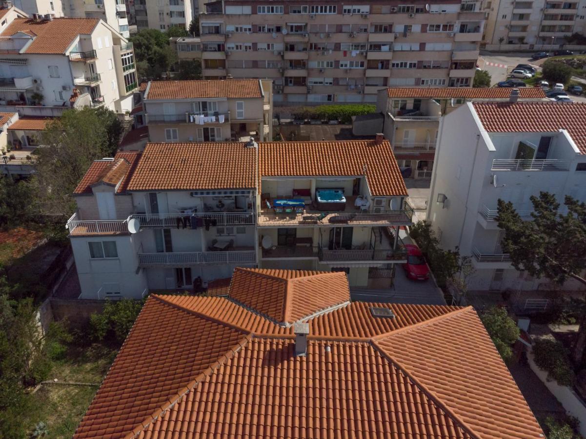 Apartments Ribarevic Макарска Экстерьер фото